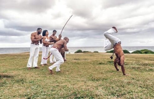 Dia do Capoeirista - A Celebração da Arte que Dança e Luta na Ginga da Cultura Brasileira No Dia do Capoeirista, Uma Homenagem à Arte que Encanta e Envolta na Magia da Ginga e Cultura Brasileira